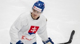 Na snímke slovenský hokejový reprezentant Adam Žiak.