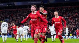 Futbalisti Liverpoolu oslavujú gól do siete Realu Madrid.