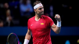 Rafael Nadal počas štvrťfinálového zápasu Davis Cupu proti Boticovi van de Zandschulpovi.