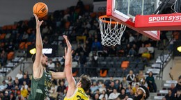 Vľavo Boris Bojanovský v drese Levíc.