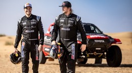 Sam Sunderland a Toby Price budú na Rely Dakar súťažiť v kategórii automobilov.