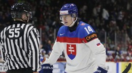 Miroslav Šatan mladší počas zápasu Slovensko - Česko na MS v hokeji do 20 rokov 2025. 