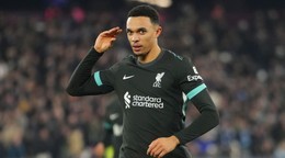 Trent Alexander-Arnold sa teší po strelenom góle v zápase Premier League West Ham United - Liverpool FC.