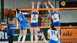 zľava Sára Dlhošová (Volley project UKF Nitra), Hana Boldocká (VKP FTVŠ UK Bratislava), Zuzana Justhová (Volley project UKF Nitra), Ema Smiešková (VKP FTVŠ UK Bratislava)