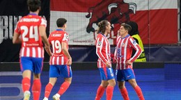 Giuliano Simeone (vpravo) v drese Atlética Madrid.