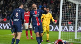 Marco Asensio (v strede) v drese Paríž St. Germain.