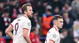 Na snímke sú futbalisti Bayernu Mníchov Harry Kane (vľavo) a Joshua Kimmich.