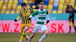 Zľava Ammar Ramadan (DAC) a Martin Nagy (Skalica) bojujú o loptu počas zápasu 19. kola Niké ligy FC DAC 1904 Dunajská Streda - MFK Skalica.