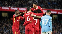 Futbalisti Liverpoolu sa tešia z gólu v zápase proti Manchestru City.