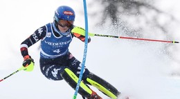 Mikaela Shiffrinová v prvom kole slalomu v Sestriere.