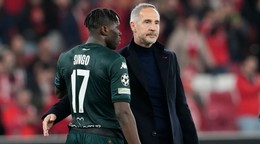 Tréner AS Monaco Adi Hütter na snímke s Wilfriedom Singom.