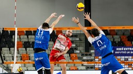 Momentka zo zápasu medzi VKP FTVŠ UK Bratislava a Rieker UJS Komárno. 
