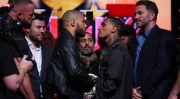 Chris Eubank (vľavo) a Conor Benn.