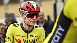 Dánsky cyklista Jonas Vingegaard v drese tímu Visma-Lease a Bike.
