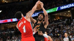 Jarrett Allen a Scotty Pippen Jr. v zápase medzi Memphisom a Clevelandom. 