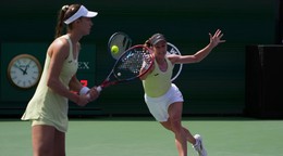 Tereza Mihalíková (vľavo) a Olivia Nichollsová