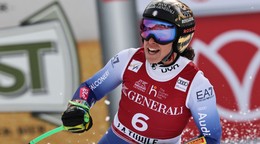 Talianska lyžiarka Federica Brignoneová v cieli pretekoch super-G.