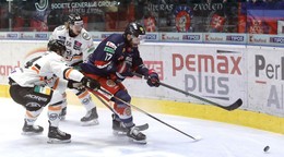 Na snímke zľava Matúš Havrila, Max Gildon (Košice) a Andrej Kudrna (Zvolen).