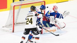 Brankár Patrik Rybár (Slovensko), Michal Laurenčík (Slovensko) a Tim Brunnhuber (Nemecko) počas prípravného zápasu pred MS 2025.
