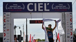 Na snímke víťaz 77. TIPOS ročníka Národného behu Devín - Bratislava.