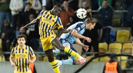 Július Szöke (Slovan) a Mahmudo Bajo (DAC).