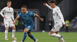 Stanislav Lobotka (vľavo) a Sebastian Esposito v zápase Serie A SSC Neapol - Empoli FC.