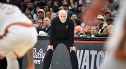 Tréner Gregg Popovich.