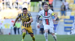 Vľavo hráč DAC Damir Redzic a kapitán Trnavy Roman Procházka.