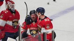 Brad Marchand oslavuje gól.