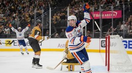 Ryan Nugent-Hopkins oslavuje gól Edmontonu.