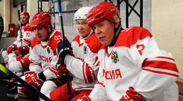 Fetisov na striedačke po boku Putina a Kasatonova