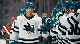 Šakir Muchamadullin (85) v drese San Jose Sharks.