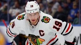 Jonathan Toews v drese Chicago Blackhawks.