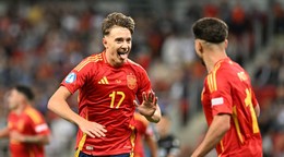 Jesus Rodríguez (vľavo) sa teší po strelenom góle v zápase Španielsko - Taliansko v skupine A na EURO U21 2025.