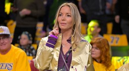 Jeanie Bussová.