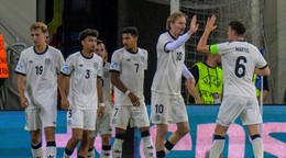 Nemeckí futbalisti sa tešia z prvého gólu počas zápasu semifinále Nemecko - Francúzsko na ME hráčov do 21 rokov.