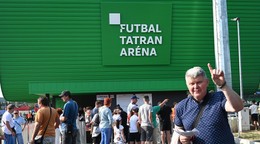 Fanúšikovia pred Futbal Tatran Arénou v Prešove.