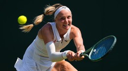 Slovenská tenistka Rebecca Šramková počas zápasu vo Wimbledone 2025.