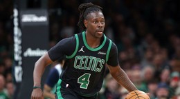Jrue Holiday v drese Boston Celtics.