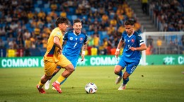 Tomáš Suslov a Artur Gajdoš v zápase Slovensko - Rumunsko na EURO U21. 