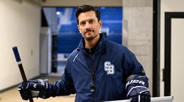 Tréner HC Slovan Brad Tapper. 