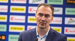 Miroslav Šatan počas tlačovej konferencie SZĽH.