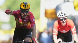 Jonas Abrahamsen z tímu Uno-X Mobility vyhral 11. etapu na Tour de France 2025. Druhý skončil Mauro Schmid z Team Jayco AlUla.