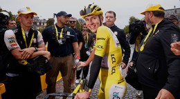 Tadej Pogačar po skončení 21. etapy na Tour de France 2025.