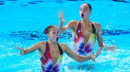 Slovenské reprezentantky v synchronizovanom plávaní Lea Anna Krajčovičová a Žofia Strapeková.