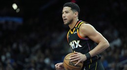 Devin Booker v drese Phoenix Suns.