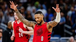 Damian Lillard sa raduje v zápase zámorskej NBA proti tímu Orlando Magic.