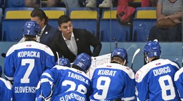 Tréner Slovenska Martin Dendis na striedačke tímu Slovenska U18.