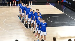 Na snímke slovenská basketbalová reprezentácia počas hymny.