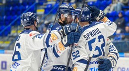 Na snímke hráči Popradu sa tešia z gólu.